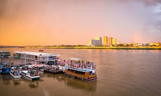 Phnom Penh Thành Phố Ngã Tư Sông