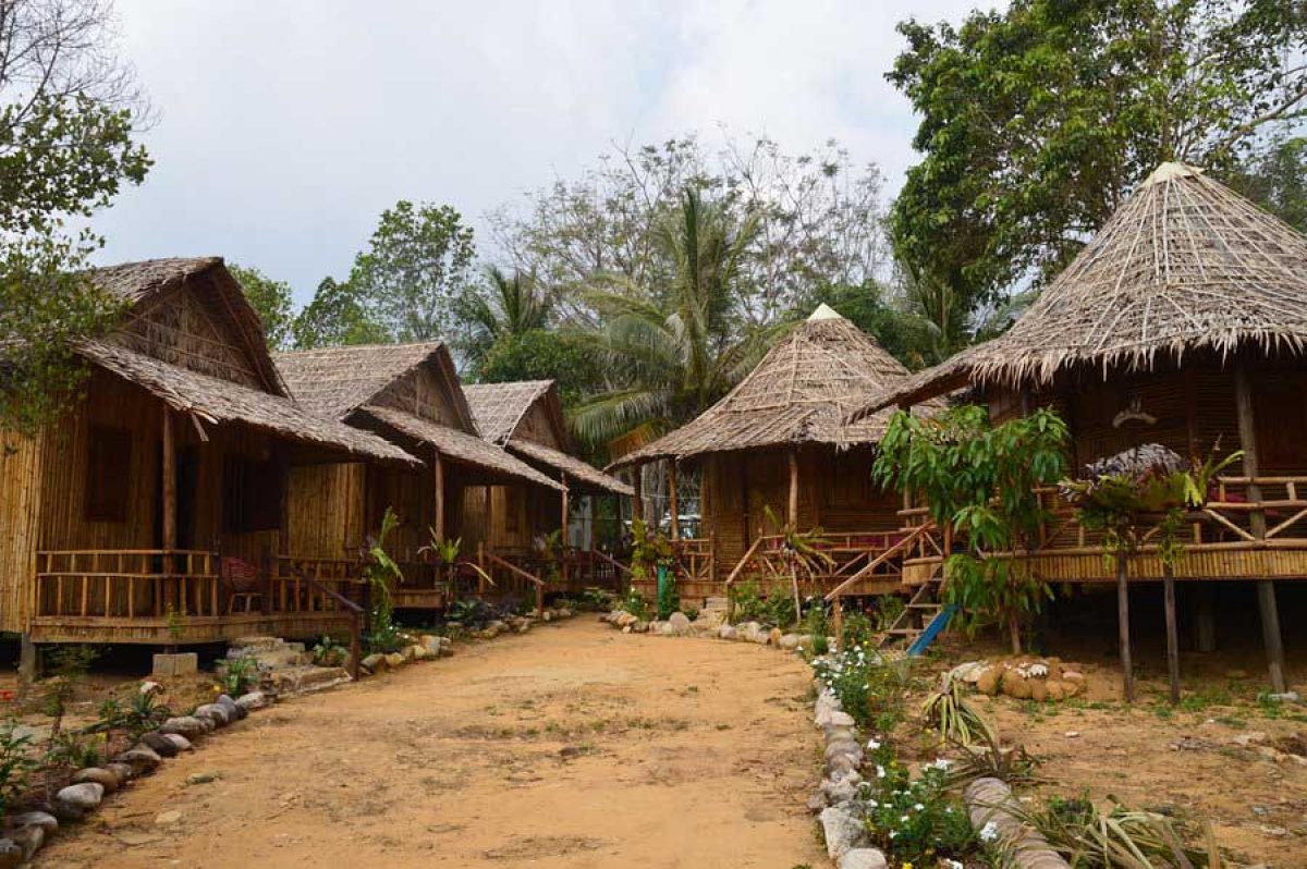 Khám phá M'Pai - vịnh xinh đẹp ở Koh Rong Samloem