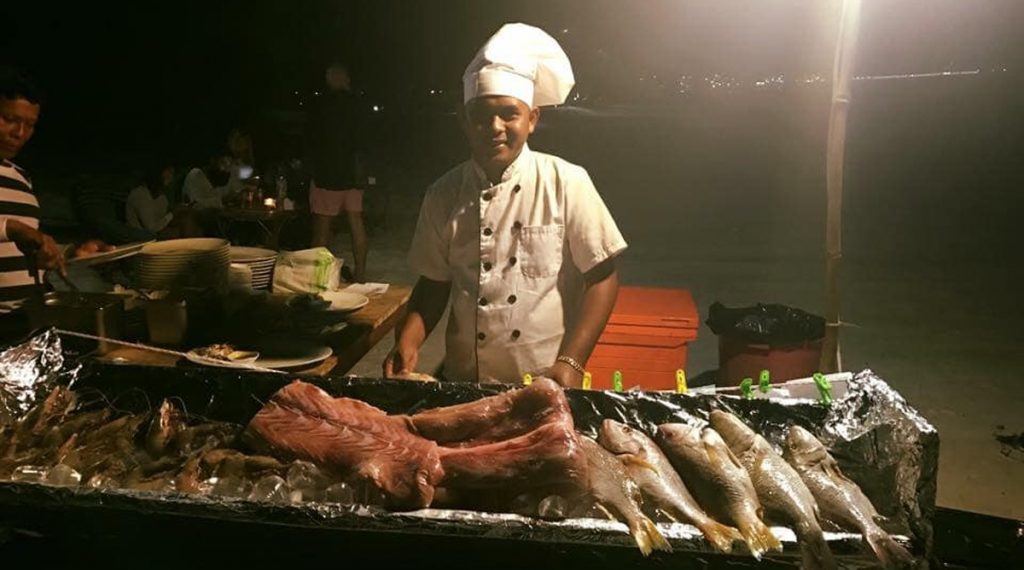 BBQ Koh Rong Samloem - Kinh nghiệm du lịch bãi biển Saracen