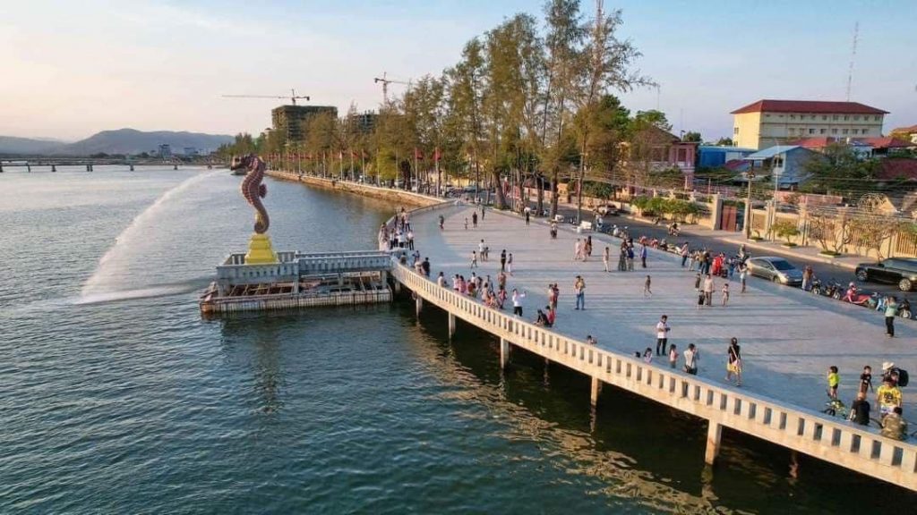 Kampot seahorse statue grabs limelight - Campuchia.org