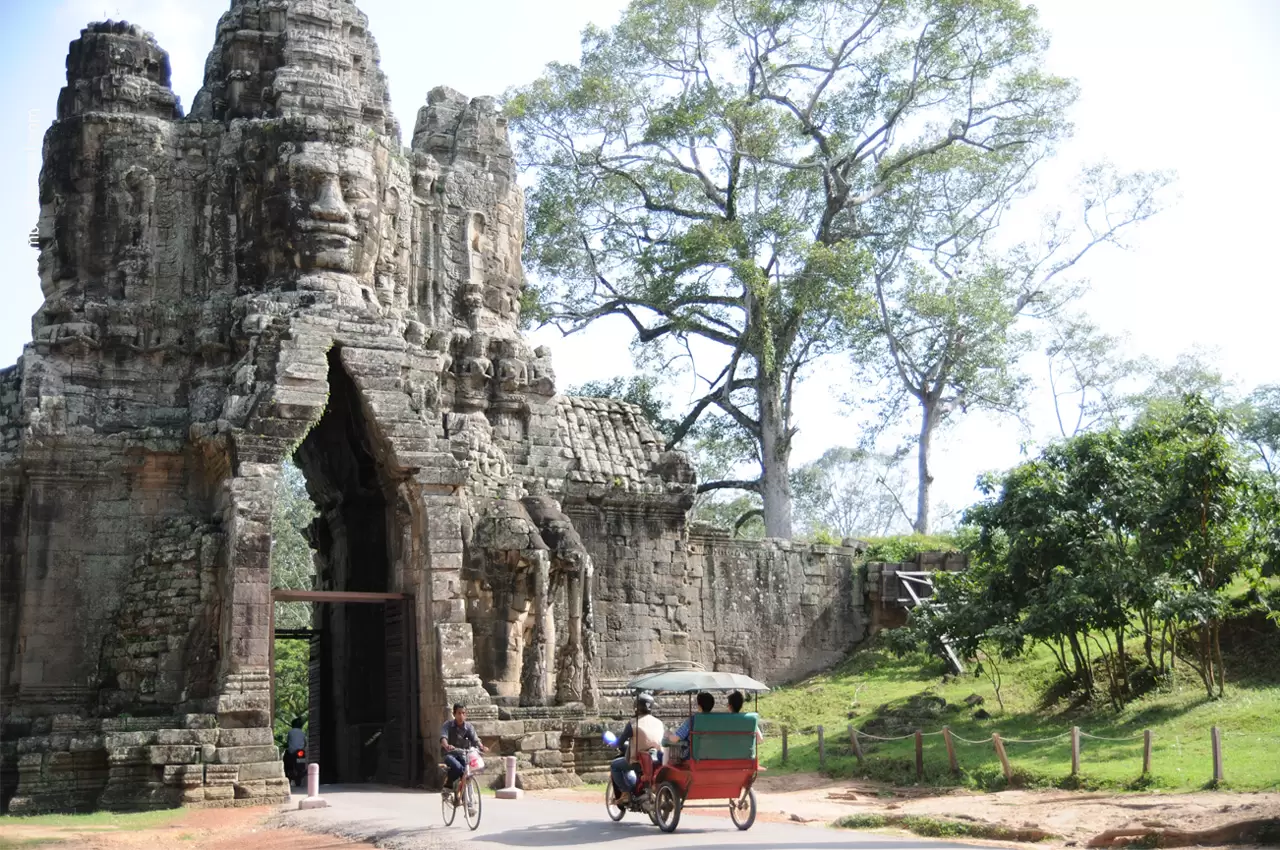 Take tuk tuk to Angkor Wat at sunrise to avoid heat and crowd. 